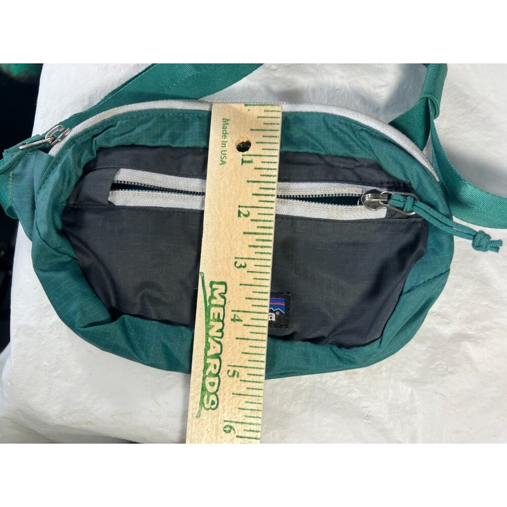 Patagonia Ultralight Green Hole Hip Pack Fanny Bag 1L Capacity Two Zip Pockets - Picture 5 of 6